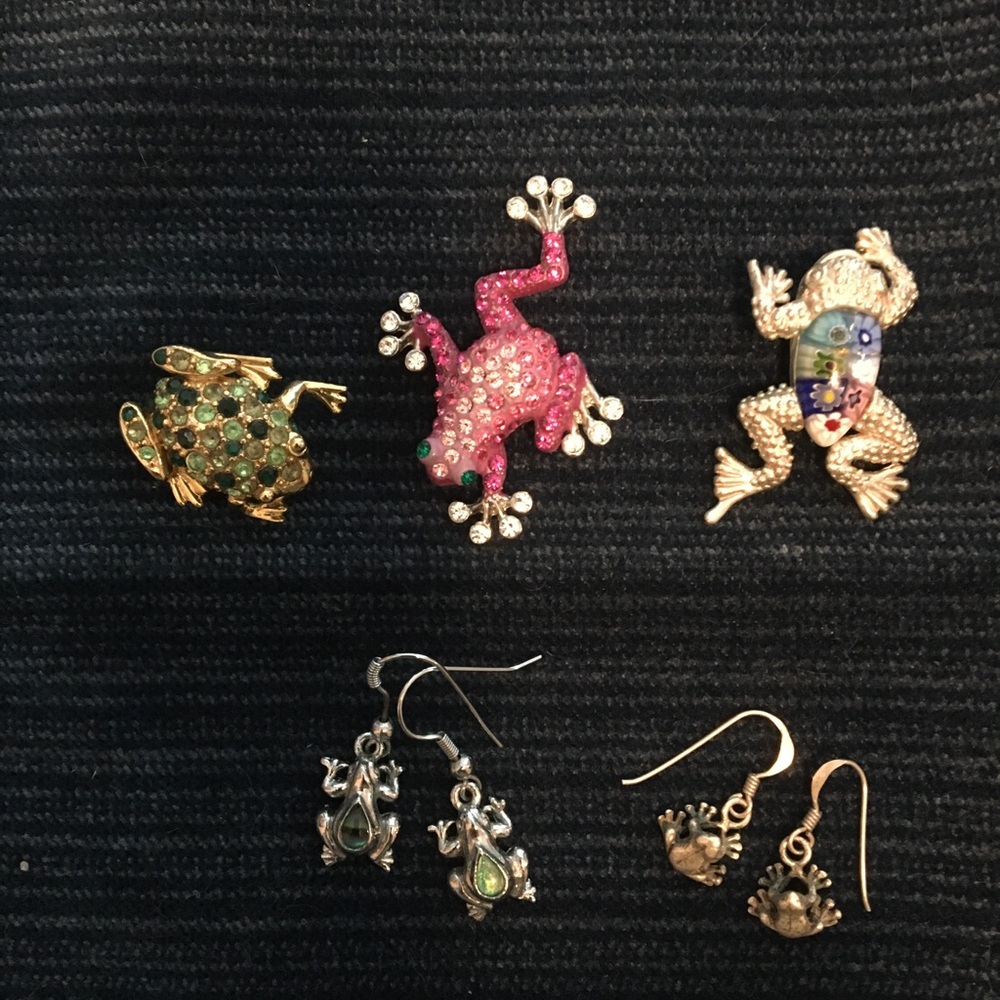 Pink Crystal Frog Brooch Pin — Sparkling Pink Frog Jewelry